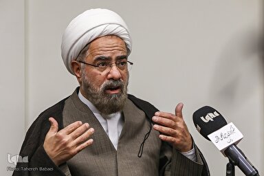 فیلم | رسیدن به اوج انسانیت با تفسیر قرآن کریم