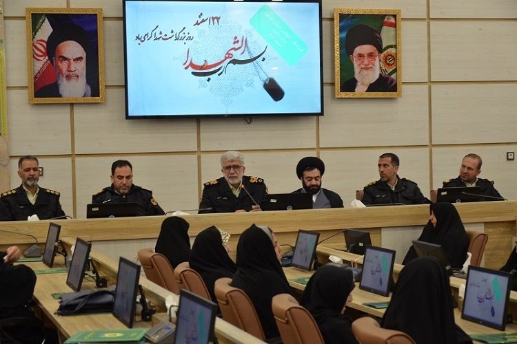 دیدار رئیس پلیس فارس با خانواده های شهدای فراجا