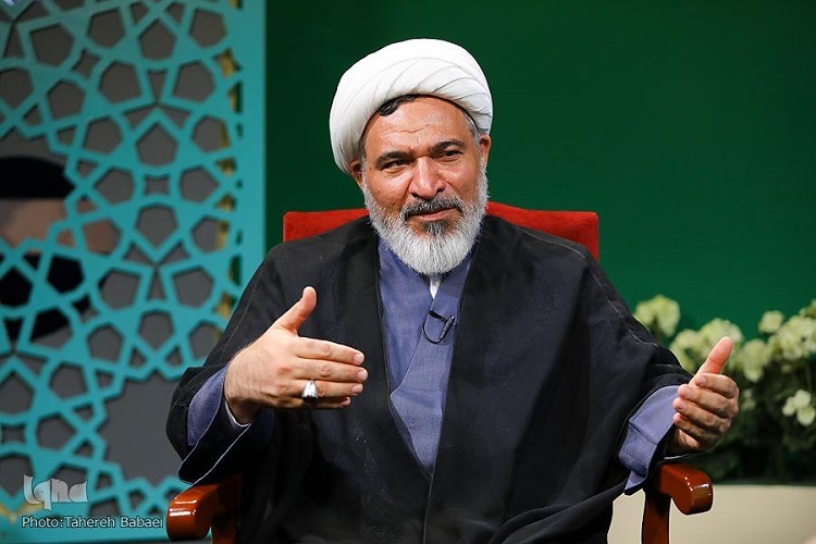 تفسیر «قرآن به قرآن» با ادعای «حسبنا کتاب‌الله» تفاوت دارد