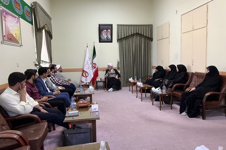 دیدار امام جمعه شیراز با مسئولان بهار نکو