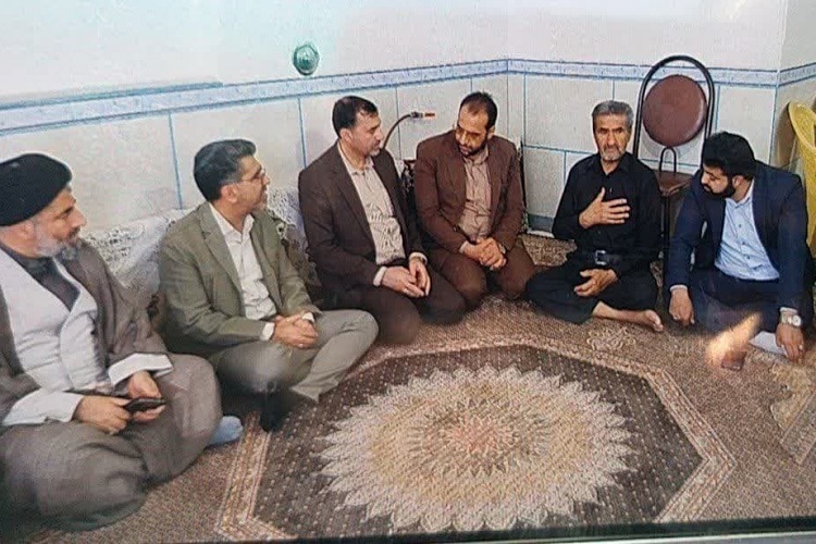 دیدار معاون استاندار فارس با خانواده شهید نماز جمعه، قادرآباد