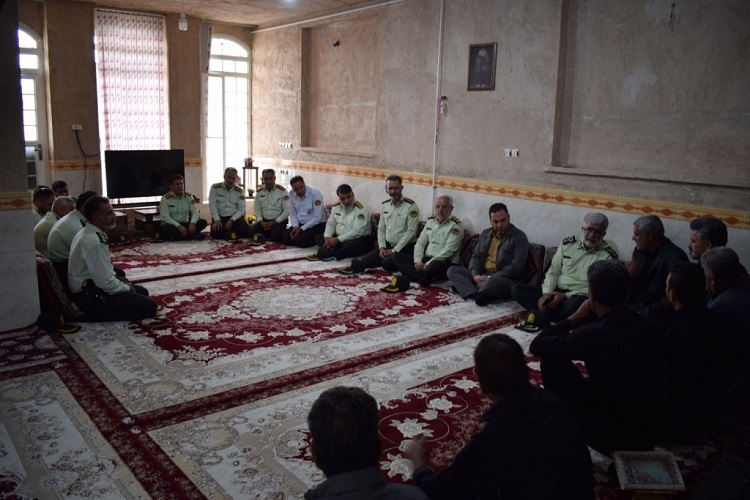 دیدار رئیس پلیس فارس با خانواده شهید «علیرضا علیزاده»، مرودشت