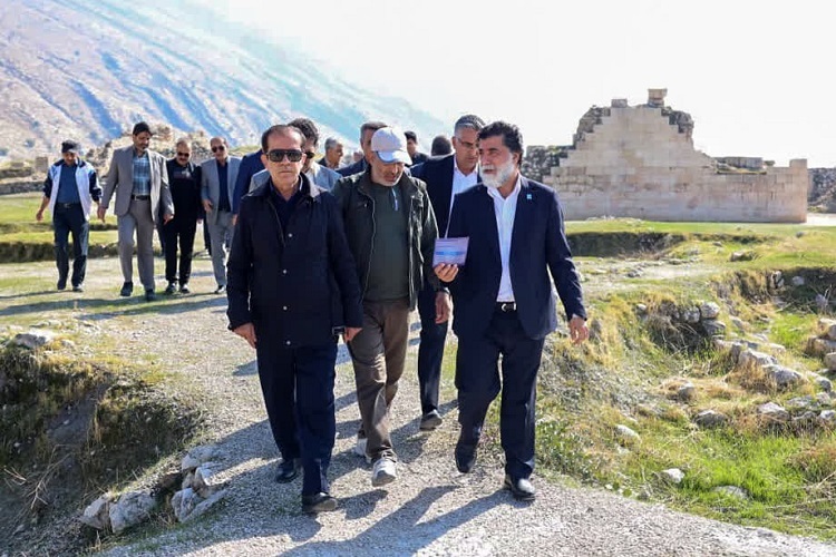 بازدید مدیرکل میراث فرهنگی فارس از شهر بیشاپور، کازرون