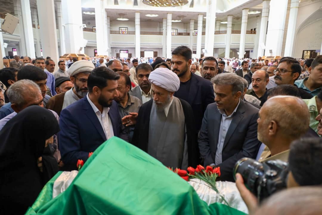 رونمایی از قرآن کتابت‌شده به خط ۶۰۰ دانش‌آموز دختر شیرازی