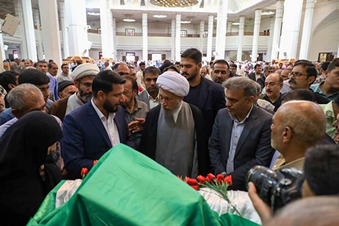 رونمایی از قرآن کتابت‌شده به خط ۶۰۰ دانش‌آموز دختر شیرازی