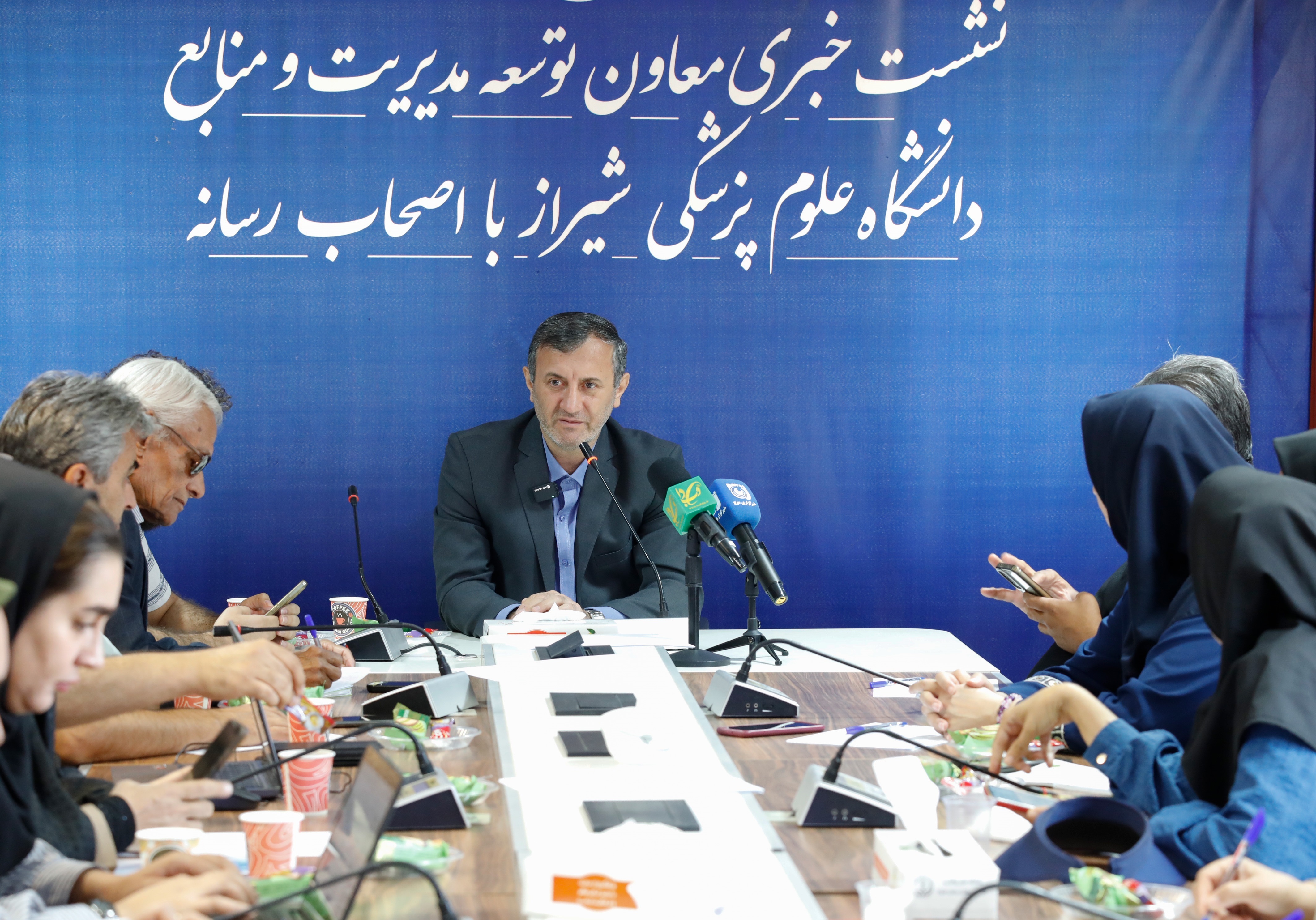 نشست خبری  عبدالخالق کشاورزی، معاون توسعه مدیریت و منابع دانشگاه علوم پزشکی شیراز