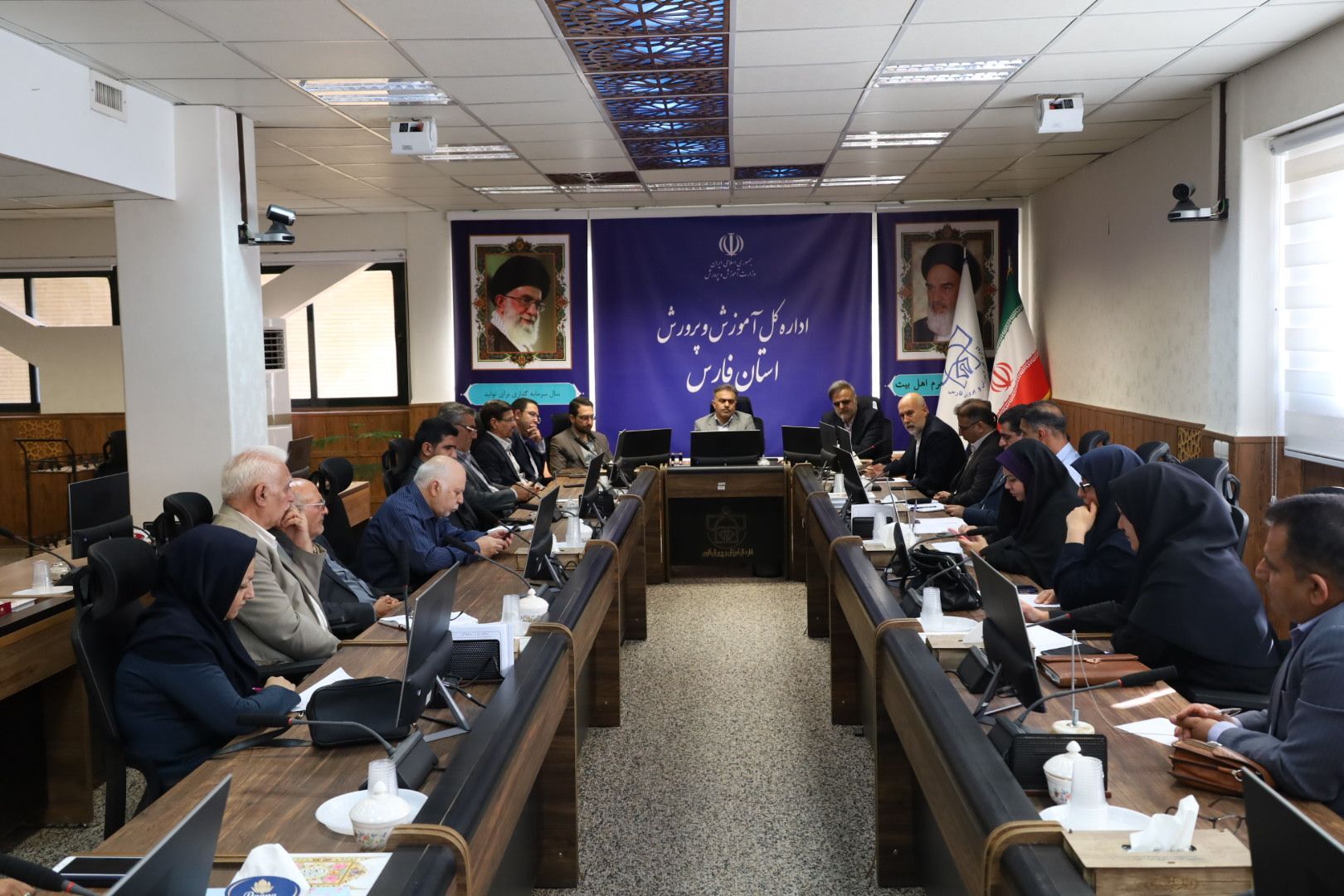 نشست هم‌اندیشی اعضای ستاد برگزاری رویداد «هزار کودک، هزار امید» در شیراز