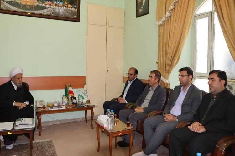 دیدار مدیرکل نوسازی مدارس فارس با امام جمعه شیراز