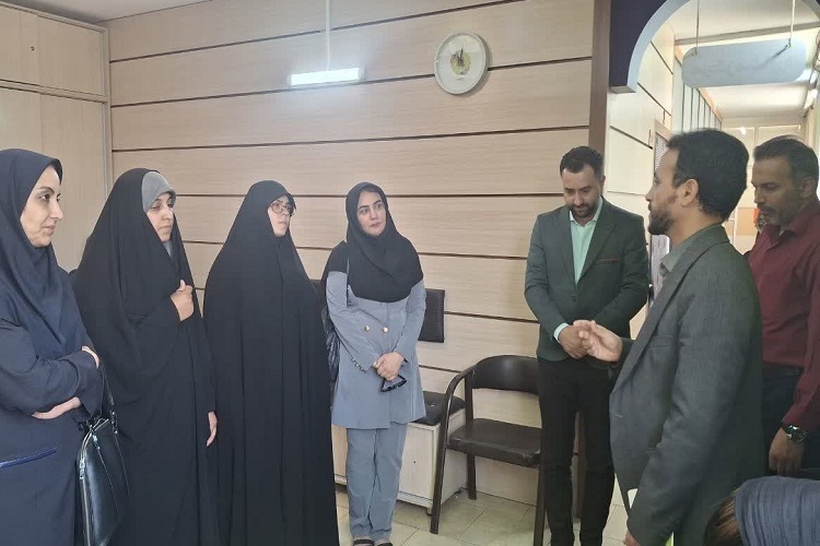 بازدید مشاور زنان وزیر بهداشت از بهار نکو