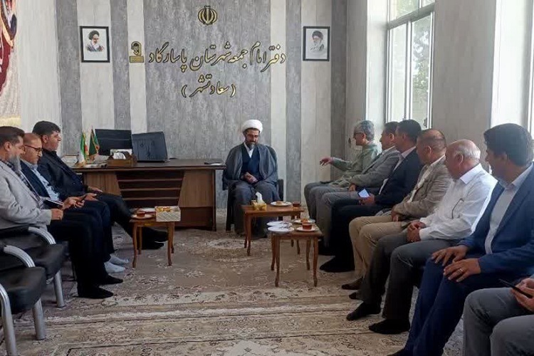 دیدار رئیس سازمان امور عشایر ایران با امام جمعه سعادت شهر