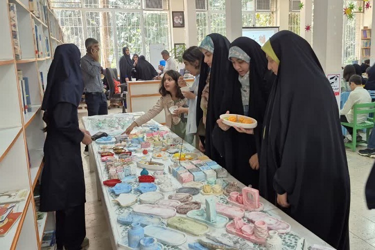 چهارمین نمایشگاه دست‌سازه‌های نوجوانان هنرمند شیرازی