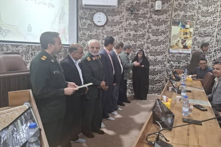 مراسم تجلیل از مروجان فرهنگ ایثار و شهادت فارس