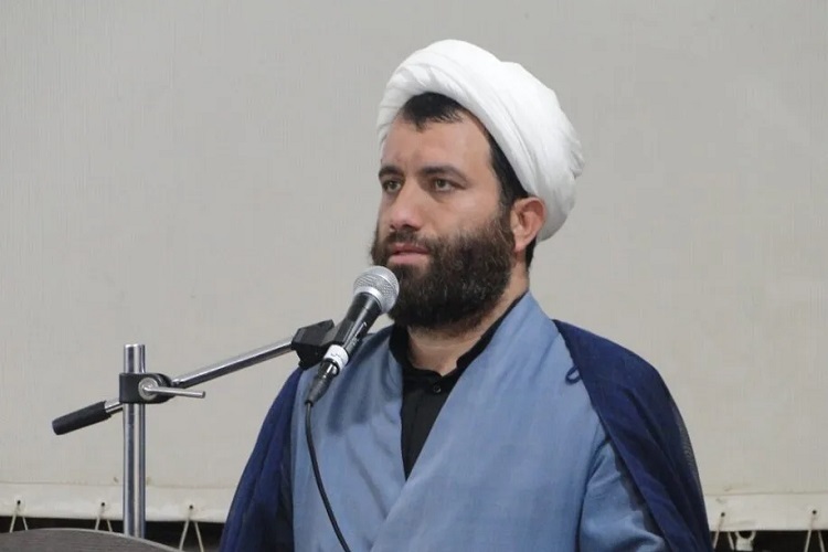 حجت‌الاسلام علی اکبر شاهسونی، مدیر مراکز شبانه‌روزی حفظ یکساله کل قرآن کریم مؤسسه بیت‌الاحزان