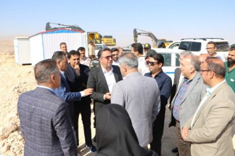 بازدید معاون وزیر راه و شهرسازی از پروژههای نهضت ملی مسکن در شیراز بازدید معاون وزیر راه و شهرسازی از پروژههای نهضت ملی مسکن در شیراز