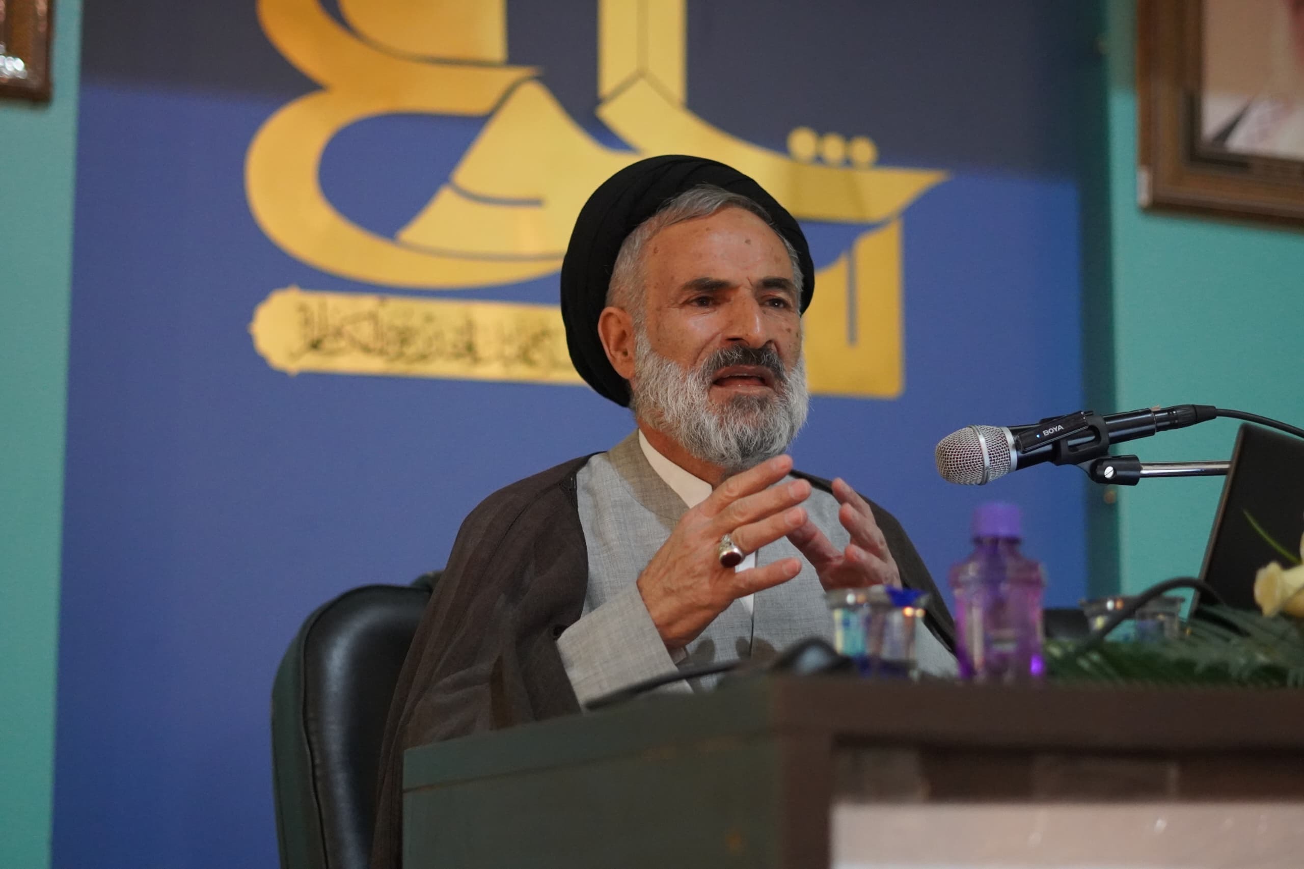 حجتالاسلام والمسلمین سید محمدکاظم رجایی، رئیس بخش اقتصاد مؤسسه پژوهشی امام خمینی(ره)کند حجتالاسلام والمسلمین سید محمدکاظم رجایی، رئیس بخش اقتصاد مؤسسه پژوهشی امام خمینی(ره)