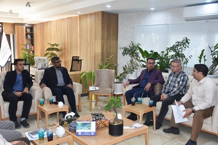 نشست مدیرکل کتابخانه های عمومی فارس با مدیرکل راه و شهرسازی استان