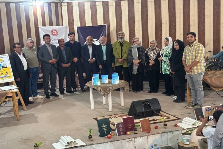 رونمایی از کتاب «سومین پر سیمرغ»، سروستان