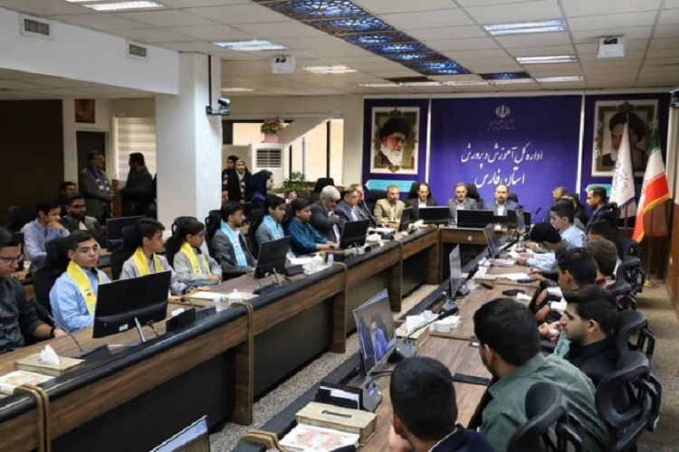 دیدار عاون پرورشی و فرهنگی وزارت آموزش و پرورش با نمایندگان تشکل های دانش آموزی فارس