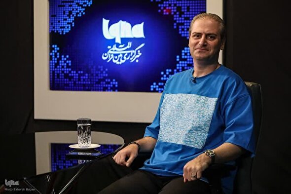 فیلم | تأثیر کتابت قرآن کریم بر زندگی هنرمند