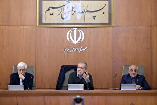 پست و مقام نباید مبنای دریافت حقوق باشد