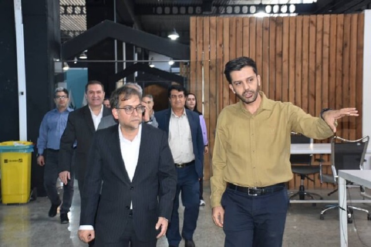 بازدید مدیرکل صمت فارس از پارک علم و فناوری صدرا بازدید مدیرکل صمت فارس از پارک علم و فناوری صدرا