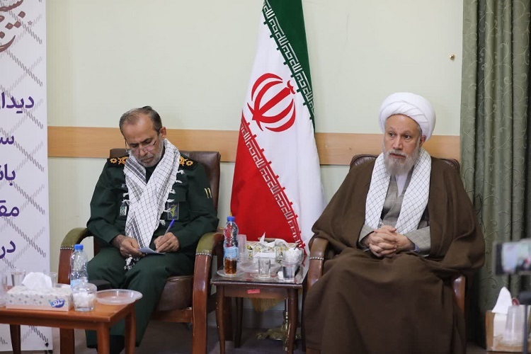 دیدار فرمانده سپاه فجر فارس با امام جمعه شیراز