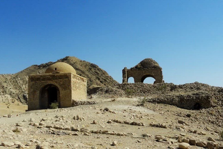 کاروانسرای تاریخی کنار سیاه فیروزآباد