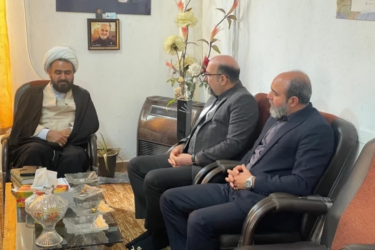 دیدار مدیر حساب 100 امام (ره) استان فارس با امام جمعه خنج