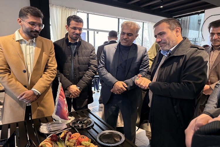 بازدید رئیس مجمع نمایندگان فارس از نمایشگاه دستاوردهای علمی دانش آموزان، شیراز