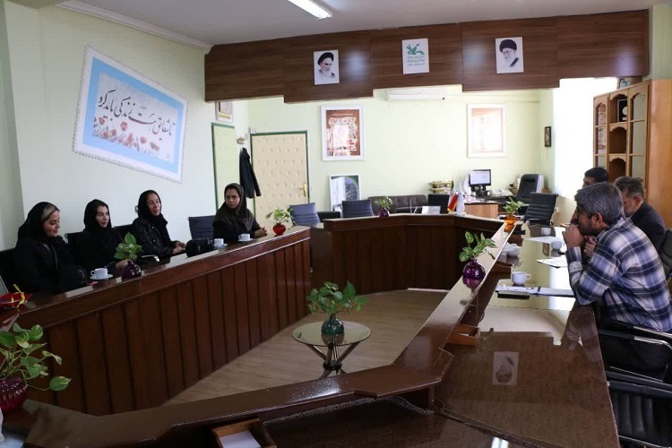 نشست هم‌اندیشی درباره اهمیت تولیدات نمایشی ارزشمند در استان فارس