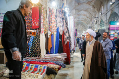 امام جمعه شيراز پای درد و دل کسبه و بازاریان