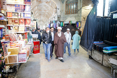 امام جمعه شيراز پای درد و دل کسبه و بازاریان
