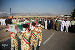 استقبال و تشییع پیکر ۴ شهید حادثه ناوچه کنارک در شیراز