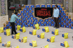 توزیع بسته معیشتی در مسجد نصیرالملک شیراز