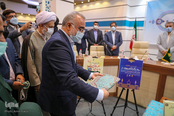 رونمایی از کتاب و پروژه های آستان‎