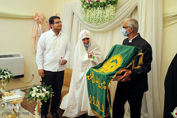 عقد زوج های جوان در حرم شاهچراغ(ع)در روز عید غدیر