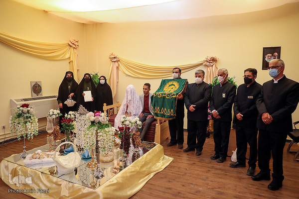 عقد زوج های جوان در حرم شاهچراغ(ع)در روز عید غدیر