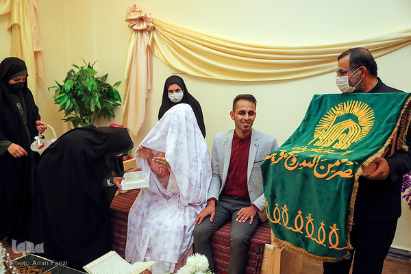 عقد زوج های جوان در حرم شاهچراغ(ع)در روز عید غدیر