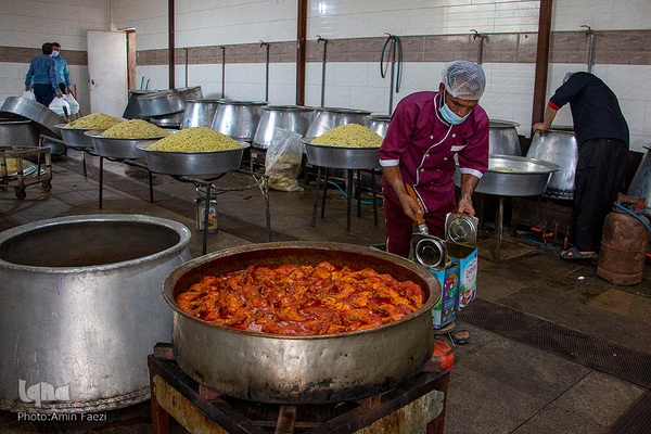 اطعام نیازمندان در روز عید غدیر از محل موقوفات شیراز