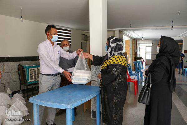 اطعام نیازمندان در روز عید غدیر از محل موقوفات شیراز