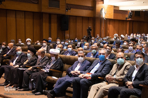 جلسه شورای اداری و نشست خبری رئیس جمهور در شیراز‎‎