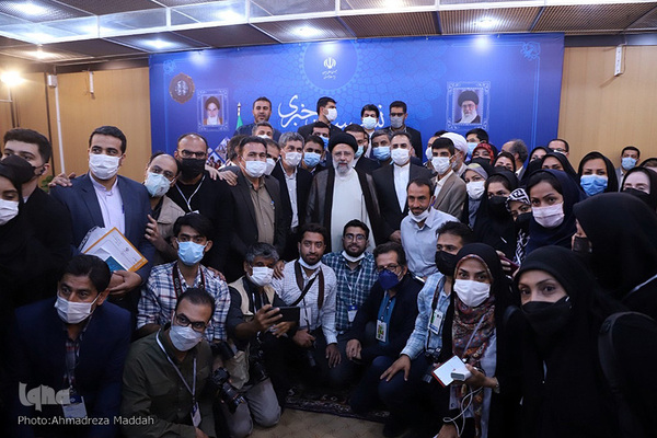 جلسه شورای اداری و نشست خبری رئیس جمهور در شیراز‎‎