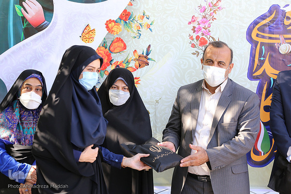 تجلیل از خانواده شاهد و ایثارگر ورزشکار و تقدیر از حجاب برتر در ورزش بانوان فارس‎‎