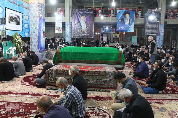 وداع مردم نی ریز با پیکر آیت الله «سیدمحمد فقیه»