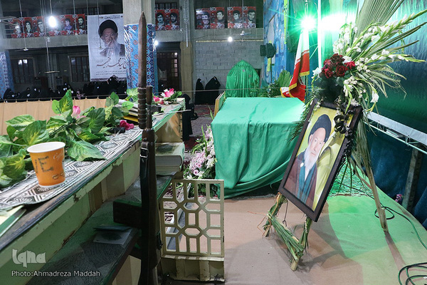 وداع مردم نی ریز با پیکر آیت الله «سیدمحمد فقیه»