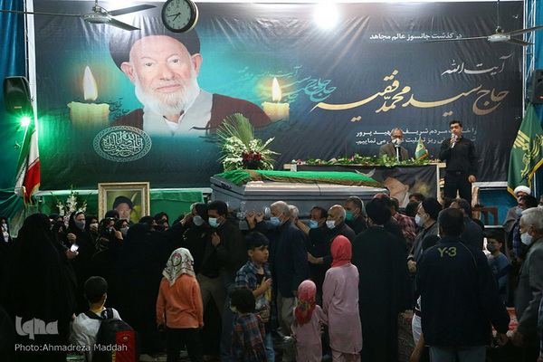 وداع مردم نی ریز با پیکر آیت الله «سیدمحمد فقیه»