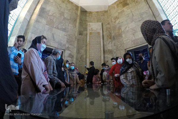 گردشگران نوروزی در آرامگاه سعدی‎‎