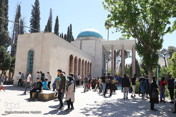 گردشگران نوروزی در آرامگاه سعدی‎‎