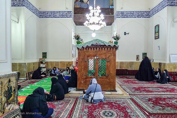 سفره صلوات در بقعه امامزاده بی بی خدیجه(س) شیراز‎‎