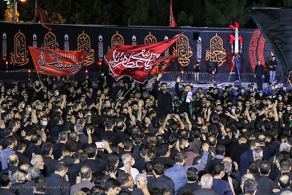 حسینیه ایران؛ مراسم عزاداری شب‌هشتم محرم در کانون رهپویان وصال شیراز‎‎